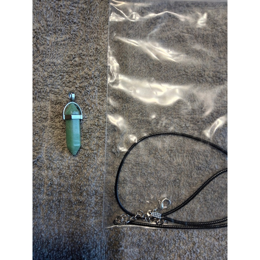 Green Aventurine Crystal Point Pendant Necklace Silver Tone Hexagonal Boho Jewel